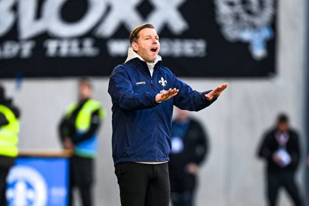 Florian Kohfeldt SV Darmstadt 98, Coach gesticulates, GER, SV Darmstadt 98 vs FC Schalke 04, Football, Matchday 23, Season 2024 2025, 23 02 2025 DFL REGULATIONS PROHIBIT ANY USE OF PHOTOGRAPHS as IMAGE SEQUENCES and or QUASI VIDEO GER, SV Darmstadt 98 vs FC Schalke 04, Football, Matchday 23, Season 2024 2025, 23 02 2025 Darmstadt Copyright: xEibner-Pressefoto FlorianxWieganx EP_FWD