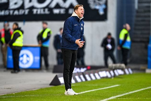 Florian Kohfeldt SV Darmstadt 98, Coach gesticulates, GER, SV Darmstadt 98 vs FC Schalke 04, Football, Matchday 23, Season 2024 2025, 23 02 2025 DFL REGULATIONS PROHIBIT ANY USE OF PHOTOGRAPHS as IMAGE SEQUENCES and or QUASI VIDEO GER, SV Darmstadt 98 vs FC Schalke 04, Football, Matchday 23, Season 2024 2025, 23 02 2025 Darmstadt Copyright: xEibner-Pressefoto FlorianxWieganx EP_FWD