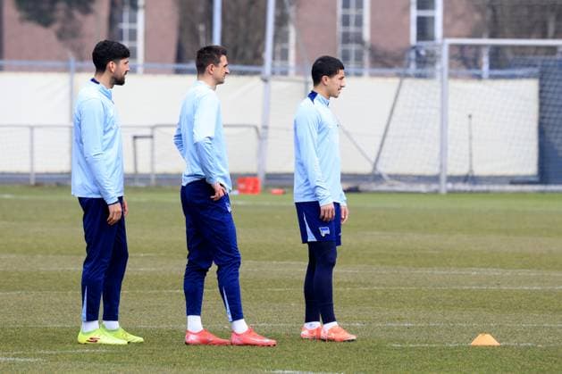 DEU, DFL, 2 FBL Hertha BSC, Training, 25 02 2025, Sportforum, Berlin, DEU, DFL, 2 FBL Hertha BSC, Training, im Bild Andreas Bouchalakis Hertha BSC Berlin 5 , Smail Prevljak Hertha BSC Berlin 9 , Ibrahim Maza Hertha BSC Berlin 10 DFL regulations prohibit any use of Photographs as image sequences and or quasi video Foto Juergen Engler nordphoto GmbH nordphotoxGmbHx xEngler nph00076