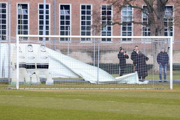 DEU, DFL, 2 FBL Hertha BSC, Training, 25 02 2025, Sportforum, Berlin, DEU, DFL, 2 FBL Hertha BSC, Training, im Bild Sichtblende defekt DFL regulations prohibit any use of Photographs as image sequences and or quasi video Foto Juergen Engler nordphoto GmbH nordphotoxGmbHx xEngler nph00076