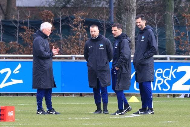 DEU, DFL, 2 FBL Hertha BSC, Training, 25 02 2025, Sportforum, Berlin, DEU, DFL, 2 FBL Hertha BSC, Training, im Bild Trainerteam, Cheftrainer Stefan Leitl Hertha BSC Berlin , Co Trainer Andre Mijatovic Hertha BSC Berlin , co , Co Trainer, Armin Reutershahn Hertha BSC Berlin DFL regulations prohibit any use of Photographs as image sequences and or quasi video Foto Juergen Engler nordphoto GmbH nordphotoxGmbHx xEngler nph00076