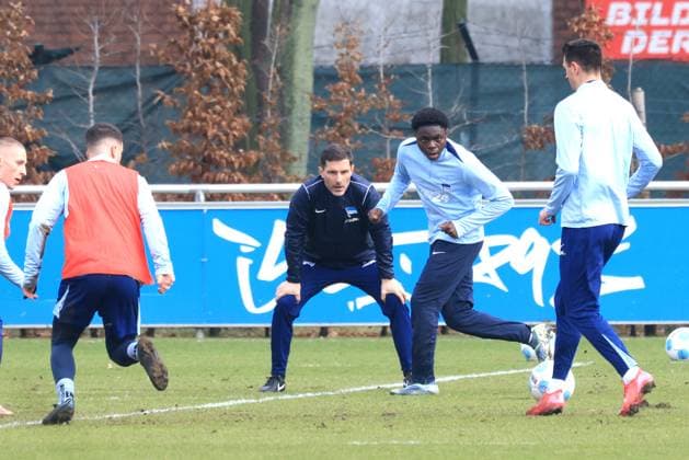 DEU, DFL, 2 FBL Hertha BSC, Training, 25 02 2025, Sportforum, Berlin, DEU, DFL, 2 FBL Hertha BSC, Training, im Bild Cheftrainer Stefan Leitl Hertha BSC Berlin DFL regulations prohibit any use of Photographs as image sequences and or quasi video Foto Juergen Engler nordphoto GmbH nordphotoxGmbHx xEngler nph00076