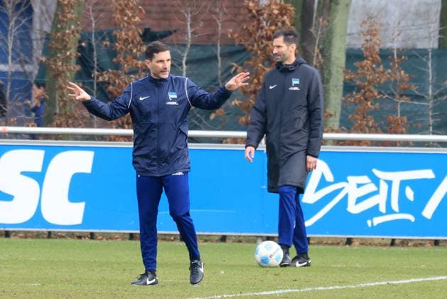DEU, DFL, 2 FBL Hertha BSC, Training, 25 02 2025, Sportforum, Berlin, DEU, DFL, 2 FBL Hertha BSC, Training, im Bild Cheftrainer Stefan Leitl Hertha BSC Berlin , Co Trainer Andre Mijatovic Hertha BSC Berlin DFL regulations prohibit any use of Photographs as image sequences and or quasi video Foto Juergen Engler nordphoto GmbH nordphotoxGmbHx xEngler nph00076