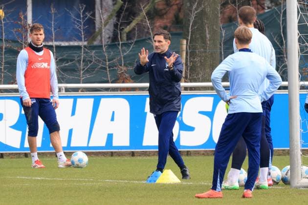 DEU, DFL, 2 FBL Hertha BSC, Training, 25 02 2025, Sportforum, Berlin, DEU, DFL, 2 FBL Hertha BSC, Training, im Bild Cheftrainer Stefan Leitl Hertha BSC Berlin DFL regulations prohibit any use of Photographs as image sequences and or quasi video Foto Juergen Engler nordphoto GmbH nordphotoxGmbHx xEngler nph00076