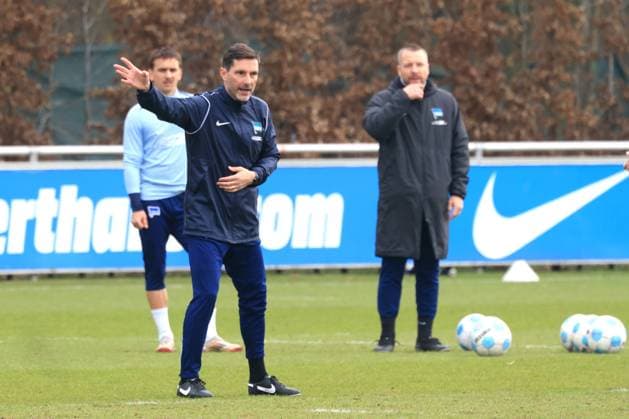 DEU, DFL, 2 FBL Hertha BSC, Training, 25 02 2025, Sportforum, Berlin, DEU, DFL, 2 FBL Hertha BSC, Training, im Bild Cheftrainer Stefan Leitl Hertha BSC Berlin , Co Trainer Patrick Ebert Hertha BSC Berlin , Michal Karbownik Hertha BSC Berlin 33 DFL regulations prohibit any use of Photographs as image sequences and or quasi video Foto Juergen Engler nordphoto GmbH nordphotoxGmbHx xEngler nph00076