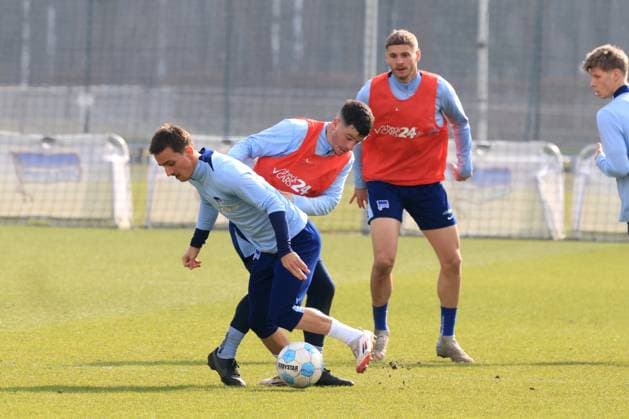 DEU, DFL, 2 FBL Hertha BSC, Training, 25 02 2025, Sportforum, Berlin, DEU, DFL, 2 FBL Hertha BSC, Training, in the picture Michal Karbownik Hertha BSC Berlin 33 , Diego Demme Hertha BSC Berlin 6 , Marton Dardai Hertha BSC Berlin 31 DFL regulations prohibit any use of Photographs as image sequences and or quasi video Foto Juergen Engler nordphoto GmbH nordphotoxGmbHx xEngler nph00076