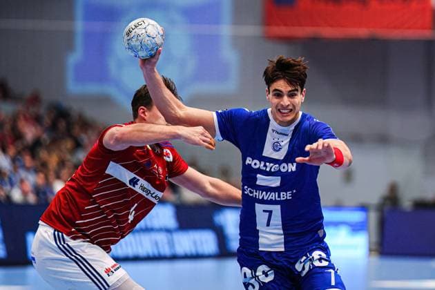 Andreas Magaard Handball Sport Verein Hamburg, 04 , Julian Koester VfL Gummersbach, 07 GER, Handball Sport Verein Hamburg vs VfL Gummersbach, Handball, Bundesliga, Matchday 21, Season 2024 2025, 27 02 2025 GER, Handball Sport Verein Hamburg vs VfL Gummersbach, Handball, Bundesliga, Matchday 21, Season 2024 2025, 27 02 2025 Hamburg Copyright: xEibner-Pressefoto MarcelxvonxFehrnx EP_MFN