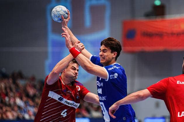 Andreas Magaard Handball Sport Verein Hamburg, 04 , Julian Koester VfL Gummersbach, 07 GER, Handball Sport Verein Hamburg vs VfL Gummersbach, Handball, Bundesliga, Matchday 21, Season 2024 2025, 27 02 2025 GER, Handball Sport Verein Hamburg vs VfL Gummersbach, Handball, Bundesliga, Matchday 21, Season 2024 2025, 27 02 2025 Hamburg Copyright: xEibner-Pressefoto MarcelxvonxFehrnx EP_MFN
