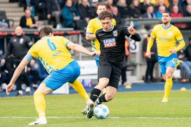Maurice Krattenmacher Nr 30 SSV Ulm 1846 vs Ermin Bicakcic Nr 6 Eintracht Braunschweig GER, Eintracht Braunschweig vs SSV Ulm 1846, Football, 2 Soccer Bundesliga, Season 2024 25, 01 03 2025 GER, Eintracht Braunschweig vs SSV Ulm 1846, Football, 2 Soccer Bundesliga, Season 2024 25, 01 03 2025 Braunschweig Copyright: xEibner-Pressefoto DanielxREINELTx EP_DRT