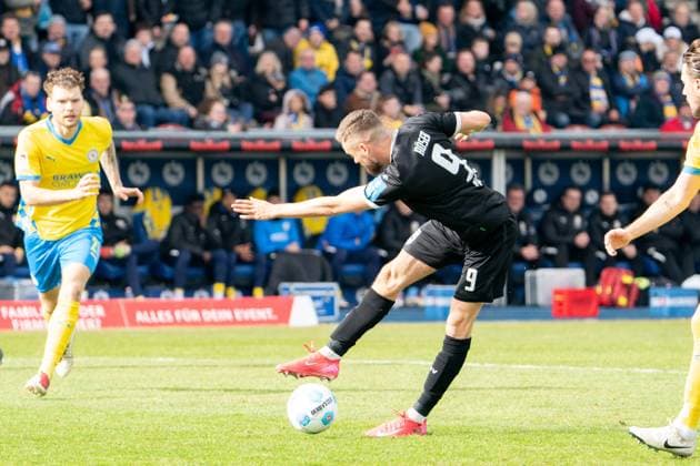 Lucas Roeser Nr 9 SSV Ulm 1846 shoots to give Ulm a 1-0 lead GER, Eintracht Braunschweig vs SSV Ulm 1846, Football, 2 Soccer Bundesliga, Season 2024 25, 01 03 2025 GER, Eintracht Braunschweig vs SSV Ulm 1846, Football, 2 Soccer Bundesliga, Season 2024 25, 01 03 2025 Braunschweig Copyright: xEibner-Pressefoto DanielxREINELTx EP_DRT