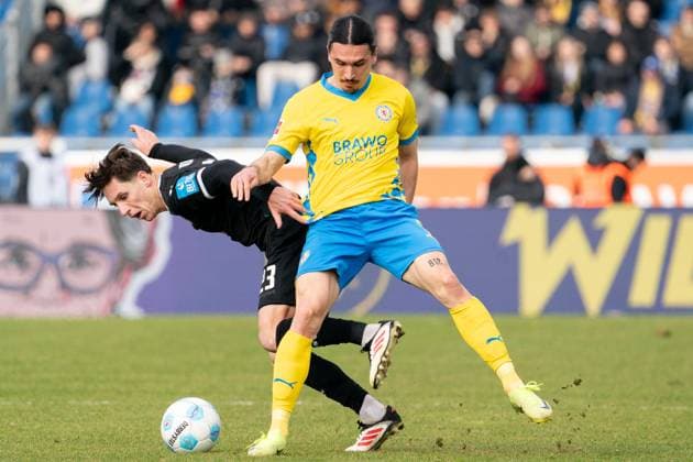 Max Brandt Nr 23 SSV Ulm 1846 vs Rayan Philippe Nr 9 Eintracht Braunschweig GER, Eintracht Braunschweig vs SSV Ulm 1846, Soccer, 2 Soccer Bundesliga, Season 2024 25, 01 03 2025 GER, Eintracht Braunschweig vs SSV Ulm 1846, Soccer, 2 Soccer Bundesliga, Season 2024 25, 01 03 2025 Braunschweig Copyright: xEibner-Pressefoto DanielxREINELTx EP_DRT