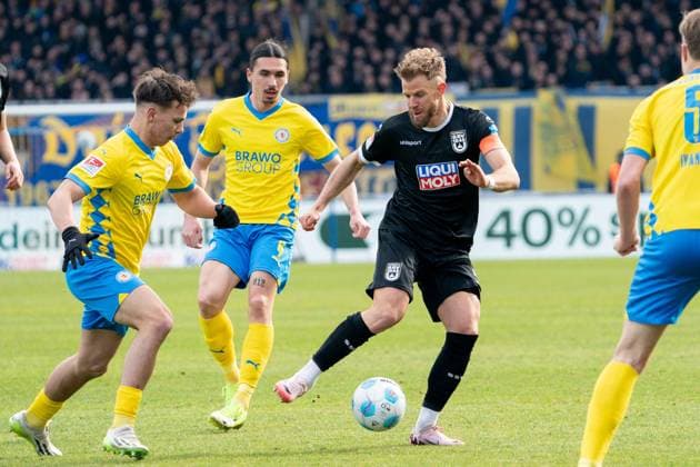 Lucas Roeser Nr 9 SSV Ulm 1846 vs Rayan Philippe Nr 9 Eintracht Braunschweig GER, Eintracht Braunschweig vs SSV Ulm 1846, Football, 2 Soccer Bundesliga, Season 2024 25, 01 03 2025 GER, Eintracht Braunschweig vs SSV Ulm 1846, Football, 2 Soccer Bundesliga, Season 2024 25, 01 03 2025 Braunschweig Copyright: xEibner-Pressefoto DanielxREINELTx EP_DRT