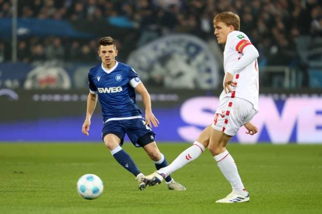 Timo Huebers 1 FC Koeln, 04 vs Marvin Wanitzek Karlsruher SC, 10 , Karlsruher SC vs 1 FC Koeln Football, 2 Bundesliga, 24 Matchday, 2024 2025, 01 03 2025, DFL REGULATES PROHIBIT ANY USE OF PHOTOGRAPHS AS IMAGE SEQUENCES AND OR QUASI VIDEO, Karlsruher SC vs 1 FC Koeln Football, 2 Bundesliga, 24 Matchday, 2024 2025, 01 03 2025 Karlsruhe Copyright: xEibner-Pressefoto JanxPrihodax EP_JPA