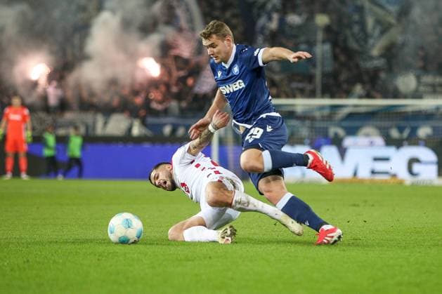 duel between Jusuf Gazibegovic 1 FC Koeln, 25 and Lasse Guenther Karlsruher SC, 29 , Karlsruher SC vs 1 FC Koeln Football, 2 Bundesliga, 24 Matchday, 2024 2025, 01 03 2025, DFL REGULATIONS PROHIBIT ANY USE OF PHOTOGRAPHS AS IMAGE SEQUENCES AND OR QUASI VIDEO, Karlsruher SC vs 1 FC Koeln Football, 2 Bundesliga, 24 Matchday, 2024 2025, 01 03 2025 Karlsruhe Copyright: xEibner-Pressefoto JanxPrihodax EP_JPA