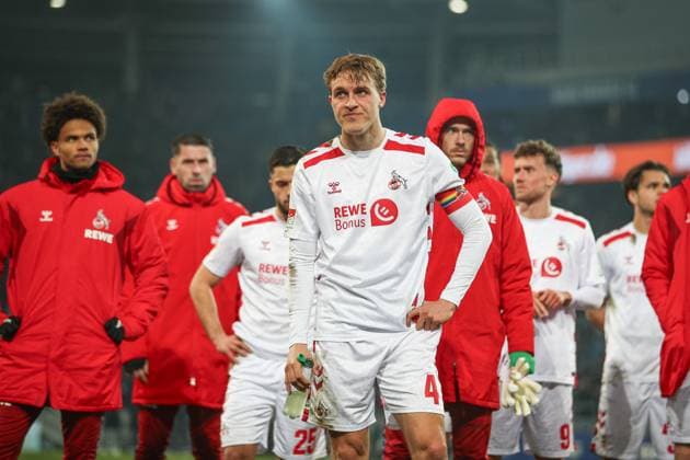 Timo Huebers 1 FC Koeln, 04 with the team both fans, Karlsruher SC vs 1 FC Koeln Football, 2 Bundesliga, 24 Matchday, 2024 2025, 01 03 2025, DFL REGULATIONS PROHIBIT ANY USE OF PHOTOGRAPHS AS IMAGE SEQUENCES AND OR QUASI VIDEO, Karlsruher SC vs 1 FC Koeln Football, 2 Bundesliga, 24 Matchday, 2024 2025, 01 03 2025 Karlsruhe Copyright: xEibner-Pressefoto JanxPrihodax EP_JPA