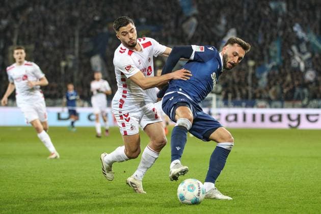 Fabian Schleusener Karlsruher SC, 24 in duel with Jusuf Gazibegovic 1 FC Koeln, 25 , Karlsruher SC vs 1 FC Koeln Soccer, 2 Bundesliga, Matchday 24, 2024 2025, 01 03 2025, DFL REGULATIONS PROHIBIT ANY USE OF PHOTOGRAPHS AS IMAGE SEQUENCES AND OR QUASI VIDEO, Karlsruher SC vs 1 FC Koeln Soccer, 2 Bundesliga, Matchday 24, 2024 2025, 01 03 2025 Karlsruhe Copyright: xEibner-Pressefoto JanxPrihodax EP_JPA
