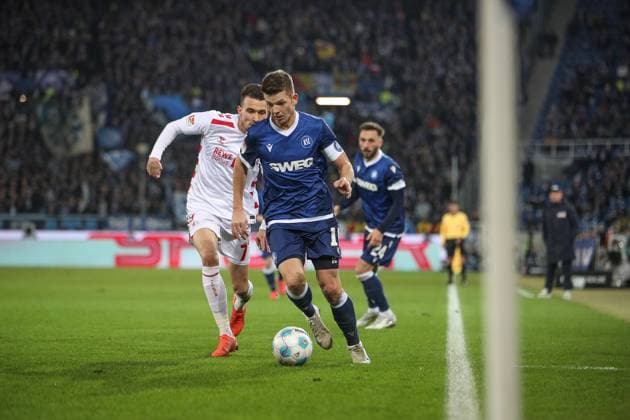 Marvin Wanitzek Karlsruher SC, 10 vs Dejan Ljubicic 1 FC Koeln, 07 , Karlsruher SC vs 1 FC Koeln Football, 2 Bundesliga, 24 Matchday, 2024 2025, 01 03 2025, DFL REGULATES PROHIBIT ANY USE OF PHOTOGRAPHS AS IMAGE SEQUENCES AND OR QUASI VIDEO, Karlsruher SC vs 1 FC Koeln Football, 2 Bundesliga, 24 Matchday, 2024 2025, 01 03 2025 Karlsruhe Copyright: xEibner-Pressefoto JanxPrihodax EP_JPA