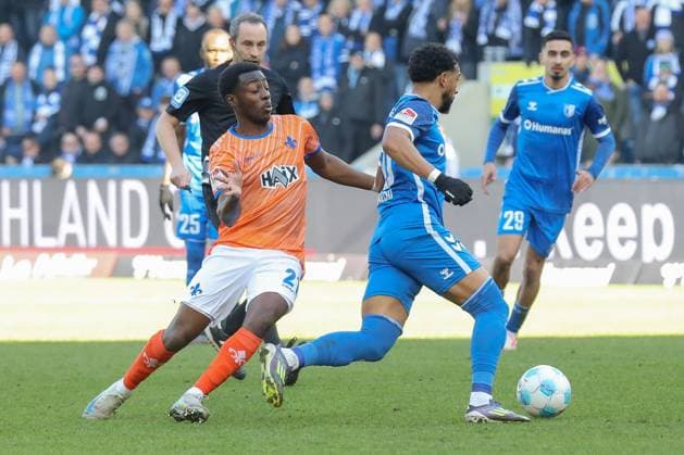 02 03 2025, xgox, Soccer 2 Bundesliga, 1 FC Magdeburg SV Darmstadt 98 emspor, v l Merveille Papela Darmstadt, 21 , Xavier Amaechi Magdeburg, 20 duel, duel, fight, tackle DFL DFB REGULATIONS PROHIBIT ANY USE OF PHOTOGRAPHS as IMAGE SEQUENCES and or QUASI VIDEO Magdeburg