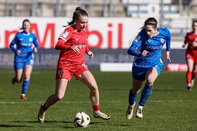 from left Nora Scherer SC Freiburg II, 11 and Marie Bleil SV Meppen, 7 in a duel, dynamic, action, action, game scene, THE DFB REGULATIONS PROHIBIT ANY USE OF PHOTOGRAPHS AS IMAGE SEQUENCES AND OR QUASI VIDEO , 02 03 2025, Meppen Germany , Football, 2 Womens Bundesliga, SV Meppen SC Freiburg II xobx