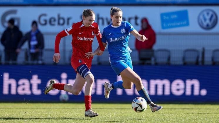 from left Weena Simmen SC Freiburg II, 17 and Jeske Steenwijk SV Meppen, 2 in a duel, dynamic, action, action, game scene, THE DFB REGULATIONS PROHIBIT ANY USE OF PHOTOGRAPHS AS IMAGE SEQUENCES AND OR QUASI VIDEO , 02 03 2025, Meppen Germany , Football, 2 Womens Bundesliga, SV Meppen SC Freiburg II xobx