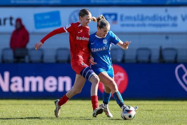 from left Weena Simmen SC Freiburg II, 17 and Jeske Steenwijk SV Meppen, 2 in a duel, dynamic, action, action, game scene, THE DFB REGULATIONS PROHIBIT ANY USE OF PHOTOGRAPHS AS IMAGE SEQUENCES AND OR QUASI VIDEO , 02 03 2025, Meppen Germany , Football, 2 Womens Bundesliga, SV Meppen SC Freiburg II xobx