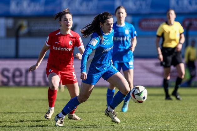 from left Leonie Lorenz SC Freiburg II, 5 , Marie Bleil SV Meppen, 7 on the ball, single image, full body, action, action, match scene, THE DFB REGULATIONS PROHIBIT ANY USE OF PHOTOGRAPHS AS IMAGE SEQUENCES AND OR QUASI VIDEO , 02 03 2025, Meppen Germany , Football, 2 Womens Bundesliga, SV Meppen SC Freiburg II xobx