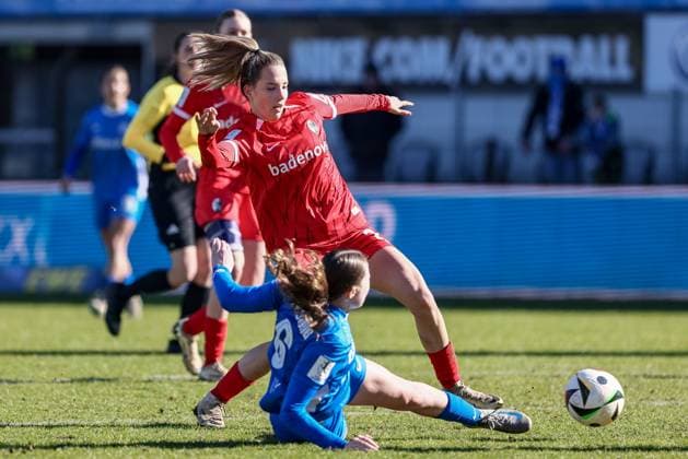 from left Victoria Wunderlich SC Freiburg II, 20 and Laura Bröring SV Meppen, 6 in a duel, dynamic, action, action, game scene, THE DFB REGULATIONS PROHIBIT ANY USE OF PHOTOGRAPHS AS IMAGE SEQUENCES AND OR QUASI VIDEO , 02 03 2025, Meppen Germany , Football, 2 Womens Bundesliga, SV Meppen SC Freiburg II xobx