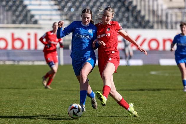 from left Laura Bröring SV Meppen, 6 and Mia Lena Maas SC Freiburg II, 4 in a duel, dynamic, action, action, game scene, THE DFB REGULATIONS PROHIBIT ANY USE OF PHOTOGRAPHS AS IMAGE SEQUENCES AND OR QUASI VIDEO , 02 03 2025, Meppen Germany , Football, 2 Womens Bundesliga, SV Meppen SC Freiburg II xobx