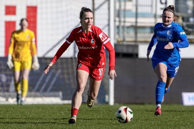 from left Nora Scherer SC Freiburg II, 11 on the ball, single image, full body, action, action, game scene, THE DFB REGULATIONS PROHIBIT ANY USE OF PHOTOGRAPHS AS IMAGE SEQUENCES AND OR QUASI VIDEO , 02 03 2025, Meppen Germany , Football, 2 Womens Bundesliga, SV Meppen SC Freiburg II xobx