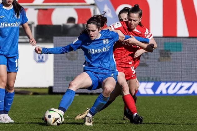 from left Marie Bleil SV Meppen, 7 and Charlotte Schmit SC Freiburg II, 9 in duel, duel, dynamics, action, action, game scene, THE DFB REGULATIONS PROHIBIT ANY USE OF PHOTOGRAPHS AS IMAGE SEQUENCES AND OR QUASI VIDEO , 02 03 2025, Meppen Germany , Football, 2 Womens Bundesliga, SV Meppen SC Freiburg II xobx