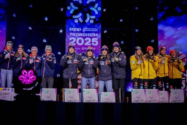 RECORD DATE NOT STATED 2.03.2025 MISTRZOSTWA SWIATA W NARCIARSTWIE KLASYCZNYM TRONDHEIM 2025 SKOKI NARCIARSKIE KOBIET KONKURS DRUZYNOWY MEDALE FIS NORDIC WORLD SKI CHAMPIONSHIPS Ski jumping, Skispringen, Ski, nordisch WOMEN TEAM COMPETITION MEDAL CEREMONY N Z STROEM ANNA ODINE, MIDTSKOGEN INGVILD SYNNOEVE, TRAASERUD HEIDI DYHRE, KVANDAL EIRIN MARIA EDER LISA, MUEHLBACHER JULIA, SEIFRIEDSBERGER JACQUELINE, PINKELNIG EVA, SEYFARTH JULIANE, SCHMID KATHARINA, REISCH AGNES, FREITAG SELINA FOT. JULIA PIATKOWSKA NEWSPIX.PL --- newspix.pl