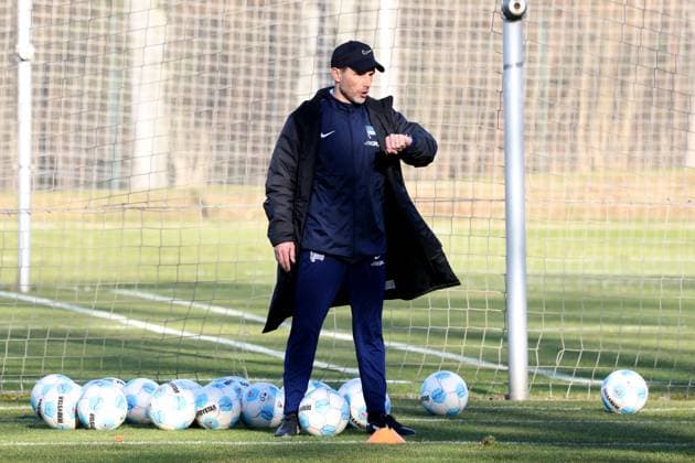 DEU, DFL, 2 FBL Hertha BSC, Training, 03 03 2025, Sportforum, Berlin, DEU, DFL, 2 FBL Hertha BSC, Training, im Bild Cheftrainer Stefan Leitl Hertha BSC Berlin DFL regulations prohibit any use of Photographs as image sequences and or quasi video Foto Juergen Engler nordphoto GmbH nordphotoxGmbHx xEngler nph00076