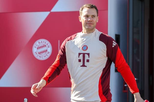 Manuel Neuer FC Bayern Muenchen, 01 on the way from the dressing room to the pitch, GER, Final training, FC Bayern Muenchen, Football, UEFA Champions League, Round of 16 first leg, 2024 2025 season, 04 03 2025, GER, Final training, FC Bayern Muenchen, Football, UEFA Champions League, Round of 16 first leg, 2024 2025 season, 04 03 2025 Muenchen Copyright: xEibner-Pressefoto JennixMaulx EP_JML