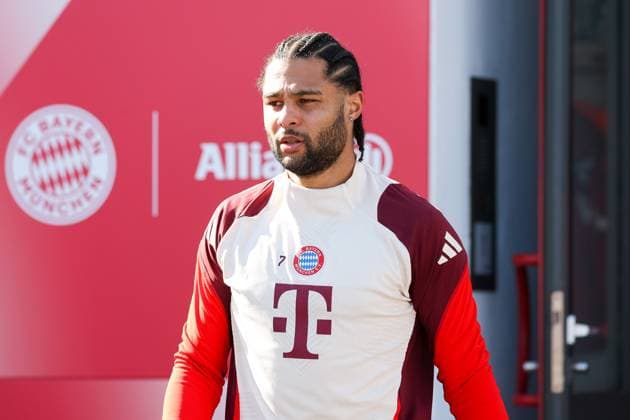 Serge Gnabry FC Bayern Muenchen, 07 on the way from the dressing room to the pitch, GER, Final training, FC Bayern Muenchen, Football, UEFA Champions League, Round of 16 first leg, 2024 2025 season, 04 03 2025, GER, Final training, FC Bayern Muenchen, Football, UEFA Champions League, Round of 16 first leg, 2024 2025 season, 04 03 2025 Muenchen Copyright: xEibner-Pressefoto JennixMaulx EP_JML
