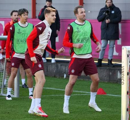 Harry Kane FC Bayern Muenchen, 09 with Hiroki Ito FC Bayern Muenchen, 21 and Josip Stanisic FC Bayern Muenchen, 44 at training, GER, Final training, FC Bayern Muenchen, Football, UEFA Champions League, Round of 16 first leg, 2024 2025 season, 04 03 2025, GER, Final training, FC Bayern Muenchen, Football, UEFA Champions League, Round of 16 first leg, 2024 2025 season, 04 03 2025 Muenchen Copyright: xEibner-Pressefoto JennixMaulx EP_JML