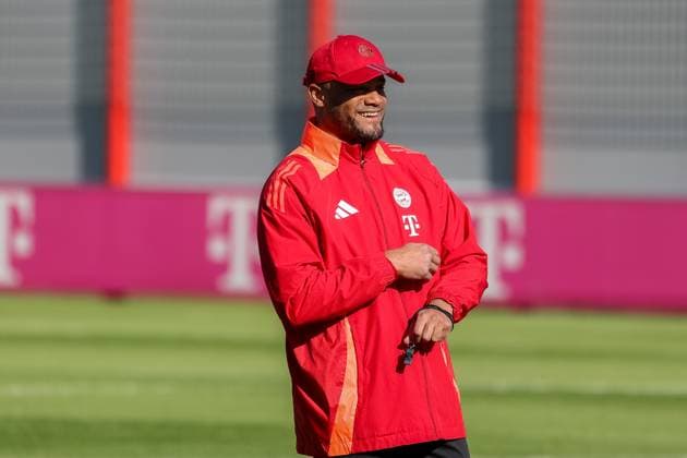 Vincent Kompany FC Bayern Muenchen, head coach laughing during training, good mood, emotions, GER, final training, FC Bayern Muenchen, football, UEFA Champions League, round of 16 first leg, 2024 2025 season, 04 03 2025, GER, final training, FC Bayern Muenchen, football, UEFA Champions League, round of 16 first leg, 2024 2025 season, 04 03 2025 Muenchen Copyright: xEibner-Pressefoto JennixMaulx EP_JML