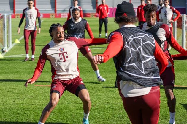 The FC Bayern Muenchen team at training, Michael Olise FC Bayern Muenchen, 17 with Kingsley Coman FC Bayern Muenchen, 11 , GER, Final training, FC Bayern Muenchen, Football, UEFA Champions League, Round of 16 first leg, 2024 2025 season, 04 03 2025, GER, Final training, FC Bayern Muenchen, Football, UEFA Champions League, Round of 16 first leg, 2024 2025 season, 04 03 2025 Muenchen Copyright: xEibner-Pressefoto JennixMaulx EP_JML