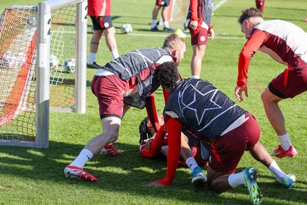 Michael Olise FC Bayern Muenchen, 17 lying on the ground with Konrad Laimer FC Bayern Muenchen, 27 and Kingsley Coman FC Bayern Muenchen, 11 , with Joshua Kimmich FC Bayern Muenchen, 06 , GER, Final training, FC Bayern Kingsley Coman FC Bayern Muenchen, 11 and Football, UEFA Champions League, Round of 16 first leg, 2024 2025 season, 04 03 2025, GER, Final training, FC Bayern Muenchen, Football, UEFA Champions League, Round of 16 first leg, 2024 2025 season, 04 03 2025 Muenchen Copyright: xEibner-Pressefoto JennixMaulx EP_JML