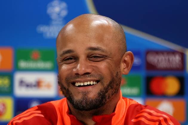 Football, Men, Champions League, Season 2024 2025, FC Bayern Munich, International Press Conference Vincent Kompany, Coach FC Bayern Munich at the press conference, head, portrait, smile, grin, laugh