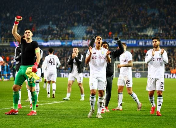 Aston Villa players celebrate at full time. Club Brugge v Aston Villa, UEFA Champions League, Round of 16, First Leg, Football, Jan Breydel Stadium, Brugge, Belgium - 04 Mar 2025 EDITORIAL USE ONLY No use with unauthorised audio, video, data, fixture lists, club league logos or live services. Online in-match use limited to 120 images, no video emulation. No use in betting, games or single club league player publications. Copyright: xJamesxMarsh Shutterstockx 15176976bw