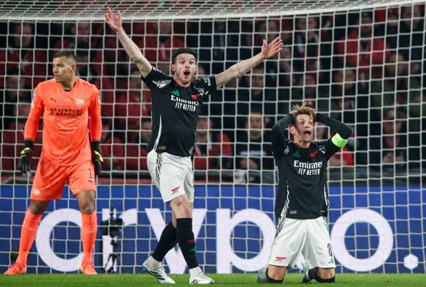 Martin odegaard of Arsenal (R) and Declan Rice of Arsenal (L) appeal PSV Eindhoven v Arsenal, UEFA Champions League, Round of 16, First Leg, Football, Philips Stadion, Eindhoven, Netherlands - 04 Mar 2025 EDITORIAL USE ONLY No use with unauthorised audio, video, data, fixture lists, club league logos or live services. Online in-match use limited to 120 images, no video emulation. No use in betting, games or single club league player publications. Copyright: xBartxStoutjesdijk Shutterstockx 15176980m