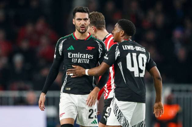 Ethan Nwaneri PSV Eindhoven v Arsenal, UEFA Champions League, Round of 16, First Leg, Football, Philips Stadion, Eindhoven, Netherlands - 04 Mar 2025 EDITORIAL USE ONLY No use with unauthorised audio, video, data, fixture lists, club league logos or live services. Online in-match use limited to 120 images, no video emulation. No use in betting, games or single club league player publications. Copyright: xBartxStoutjesdijk Shutterstockx 15176980as