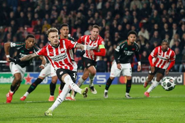 Noa Lang of PSV Eindhoven scores a goal for their side to make it 3-1 from the penalty spot PSV Eindhoven v Arsenal, UEFA Champions League, Round of 16, First Leg, Football, Philips Stadion, Eindhoven, Netherlands - 04 Mar 2025 EDITORIAL USE ONLY No use with unauthorised audio, video, data, fixture lists, club league logos or live services. Online in-match use limited to 120 images, no video emulation. No use in betting, games or single club league player publications. Copyright: xBartxStoutjesdijk Shutterstockx 15176980ay