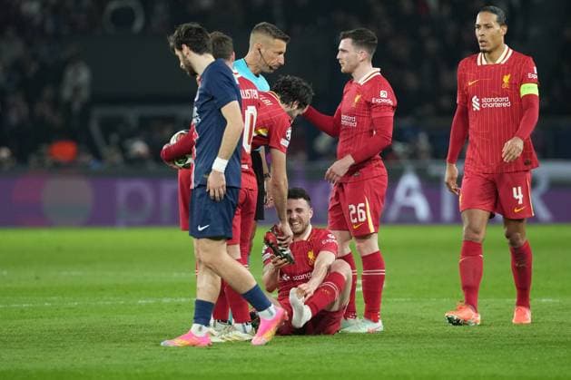 Diogo Jota of Liverpool loses a boot after a foul Paris Saint-Germain v Liverpool, UEFA Champions League, Round of 16, First Leg, Football, Parc des Princes, Paris, France - 05 Mar 2025 EDITORIAL USE ONLY No use with unauthorised audio, video, data, fixture lists, club league logos or live services. Online in-match use limited to 120 images, no video emulation. No use in betting, games or single club league player publications. Copyright: xDavexWinter Shutterstockx 15178313ak