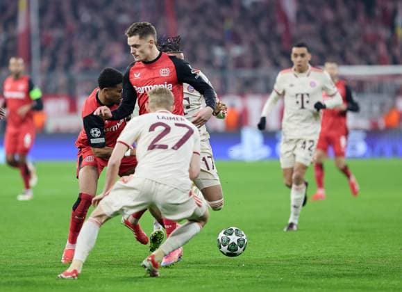 Florian Wirtz Bayer 04 Leverkusen, 10 in duel with Konrad Laimer FC Bayern Muenchen, 27 , GER, FC Bayern Muenchen vs Bayer 04 Leverkusen, Football, UEFA Champions League, round of 16 first leg, 2024 2025 season, 05 03 2025, GER, FC Bayern Muenchen vs Bayer 04 Leverkusen, Football, UEFA Champions League, round of 16 first leg, 2024 2025 season, 05 03 2025 Muenchen Copyright: xEibner-Pressefoto JennixMaulx EP_JML
