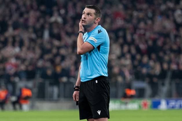 Michael Oliver Referee Referee, ENG GER, FC Bayern Muenchen vs Bayer 04 Leverkusen, Football, Champions League, Round of 16, First leg, 2024 2025 season, 05 03 DFL DFB REGULATIONS PROHIBIT ANY USE OF PHOTOGRAPHS as IMAGE SEQUENCES and or QUASI VIDEO GER, FC Bayern Muenchen vs Bayer 04 Leverkusen, Football, Champions League, Round of 16, First leg, 2024 2025 season, 05 03 Muenchen Copyright: xEibner-Pressefoto HeikexFeinerx EP_HFR