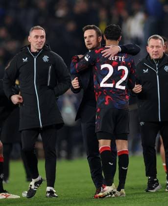 Rangers Head Coach Barry Ferguson embraces Jefte of Rangers during the Europa League last 16 match at the Sükrü Saracoglu Stadium, Istanbul. Fenerbahce v Rangers, UEFA Europa League, Football, Sukru Saracoglu Stadium, Istanbul, Turkey - 06 Mar 2025 EDITORIAL USE ONLY No use with unauthorised audio, video, data, fixture lists, club league logos or live services. Online in-match use limited to 120 images, no video emulation. No use in betting, games or single club league player publications. Copyright: xO Rourke RangersxFC Shutterstockx 15182250iw