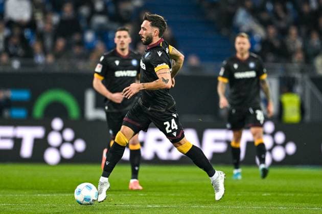 Fabian Schleusener Karlsruher SC, 24 on the ball, GER, SV Darmstadt 98 vs Karlsruher SC, Football, 25 Matchday, Season 2024 2025, 07 03 2025 DFL REGULATIONS PROHIBIT ANY USE OF PHOTOGRAPHS as IMAGE SEQUENCES and or QUASI VIDEO GER, SV Darmstadt 98 vs Karlsruher SC, Football, 25 Matchday, Season 2024 2025, 07 03 2025 Darmsatdt Copyright: xEibner-Pressefoto FlorianxWieganx EP_FWD