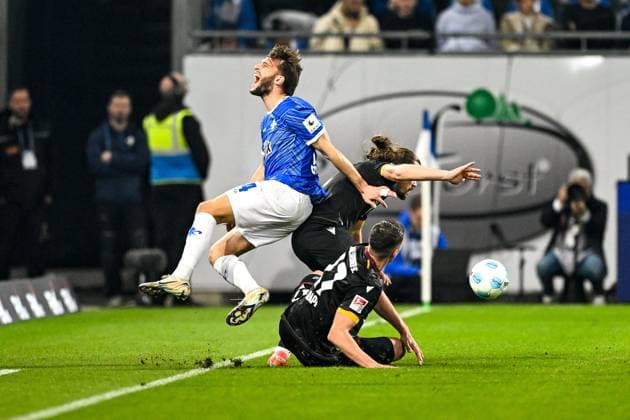 Killian Corredor SV Darmstadt 98, 34 , Sebastian Jung Karlsruhe SC, 02 , Nicolai Rapp Karlsruher SC, 17 , GER, SV Darmstadt 98 vs Karlsruher SC, Football, 25 Matchday, Season 2024 2025, 07 03 2025 DFL REGULATIONS PROHIBIT ANY USE OF PHOTOGRAPHS as IMAGE SEQUENCES and or QUASI VIDEO GER, SV Darmstadt 98 vs Karlsruher SC, Football, 25 Matchday, Season 2024 2025, 07 03 2025 Darmsatdt Copyright: xEibner-Pressefoto FlorianxWieganx EP_FWD