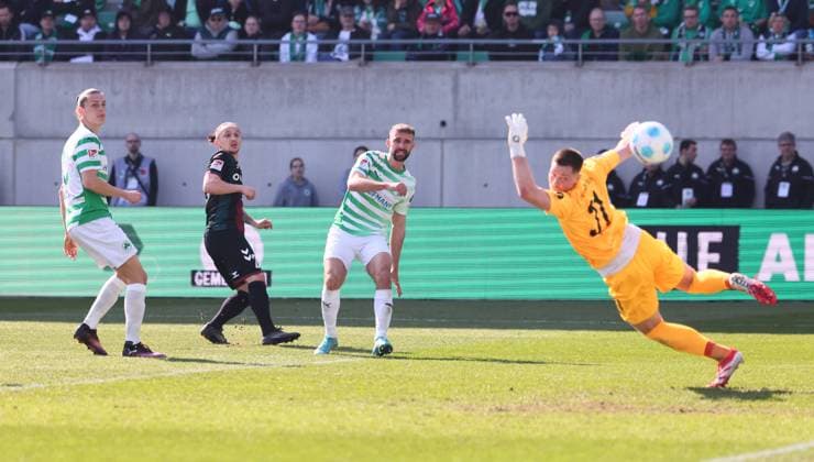 Fürth, 08 03 2025, Sportpark Ronhof, Soccer, 2 Bundesliga, Matchday 25 , SpVgg Greuther Fürth vs 1 FC Magdeburg , In the picture Goal for Magdeburg Baris Atik 23, Magdeburg scores to 1 1 Noah Loosli 25, Fuerth , Baris Atik 23, Magdeburg , Simon Asta 2, Fuerth , Goalkeeper Lennart Grill 31, Fuerth , For editorial use only Only editorial use , DFB DFL regulations prohibit any use of photographs as image sequences and or quasi video , Picture Point